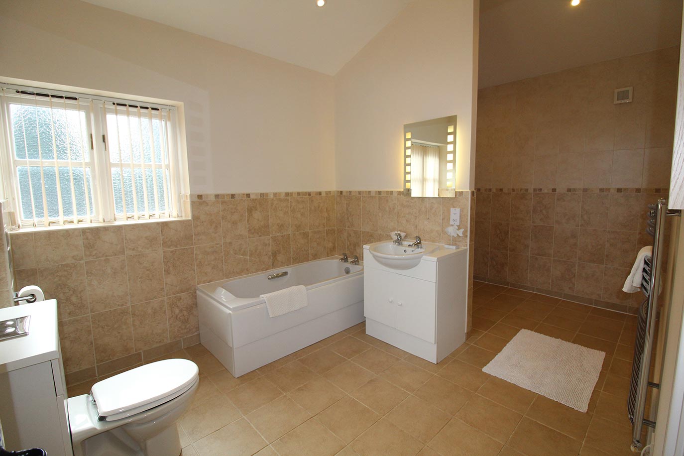 Wheatlands Cottage Master Bedroom en suite | Burradon Farm Houses & Cottages