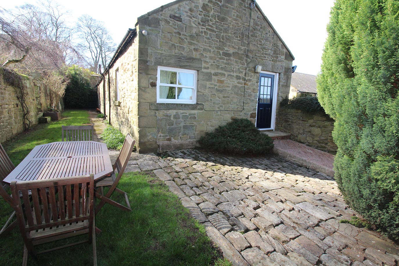 Pele Cottage private garden | Burradon Farm Houses & Cottages